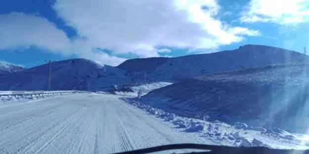 Kar hayatı felç etti! O yol ulaşıma kapatıldı