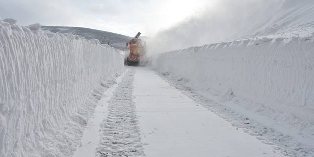 Kar kalınlığı 3 metreye ulaştı!