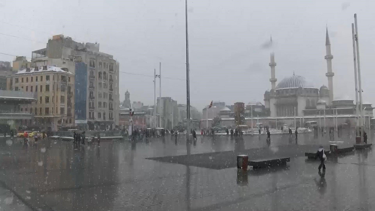 Kar megakente yakışıyor! İstanbul'da kartpostallık görüntü