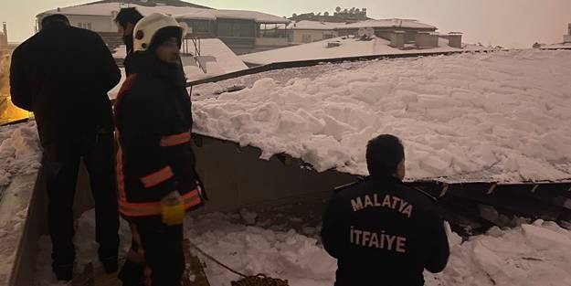 Kar nedeniyle çatı çöktü