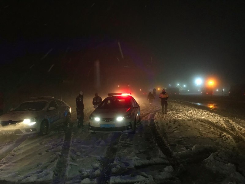 Kar nedeniyle kapanan Bolu Dağı trafiğe açıldı 