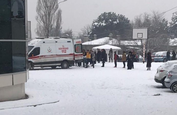 Kar ve buzlanma 30 kişiyi hastanelik etti 
