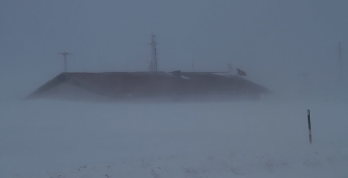 Kar ve tipi nedeniyle yollar kapandı