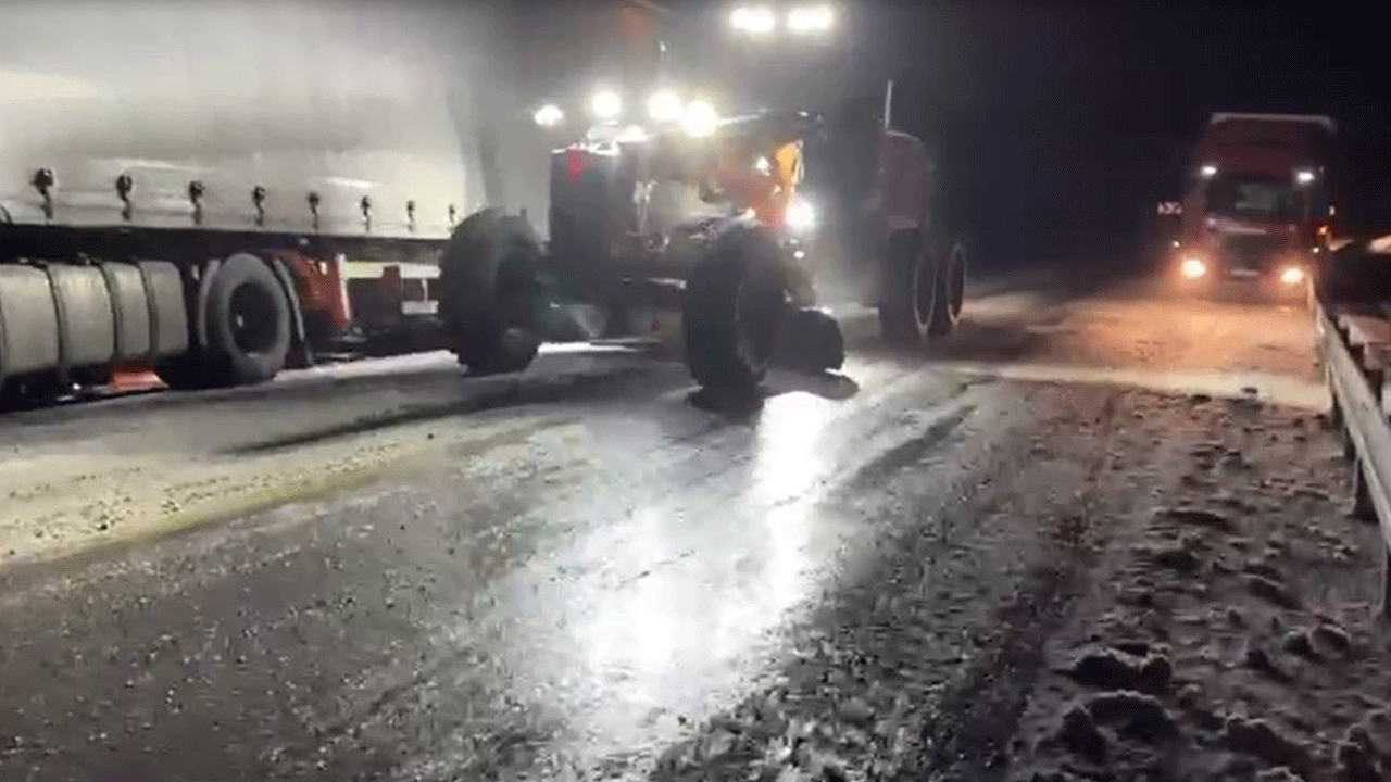 Kar ve tipi Sahara Geçidini vurdu! Ağır tonajlı araçlara izin verilmiyor