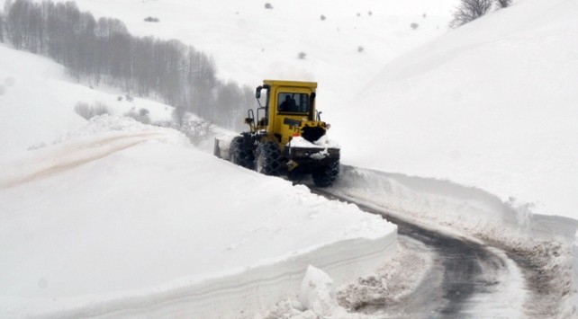 Kar ve tipi sebebiyle 154 köy yolu ulaşıma kapandı