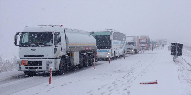 Kar yağışı, Doğu Anadolu'yu vurdu! 270 köy yolu trafiğe kapandı