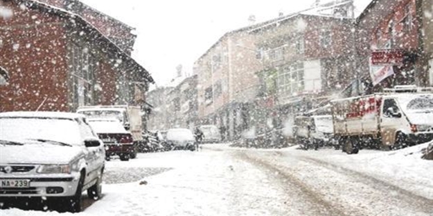 Kar yağışı o ilde okulları tatil ettirdi