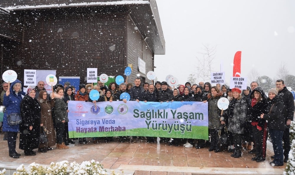 Kar yağışı sigarayla mücadeleye engel olmadı 