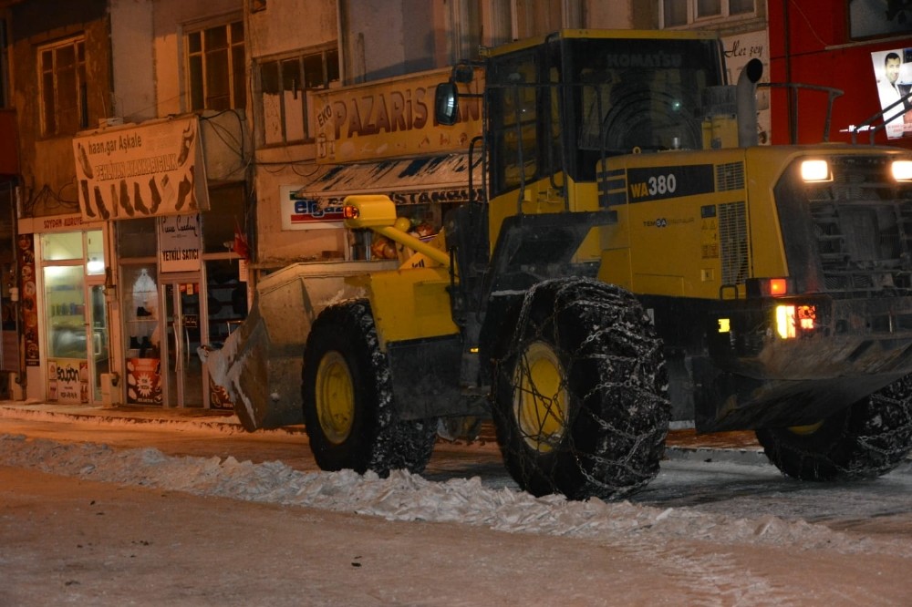 Kar yağışı sonrası karla mücadele çalışmaları hız kazandı 