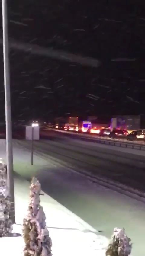 Kar yağışı sürücülere zor anlar yaşattı 