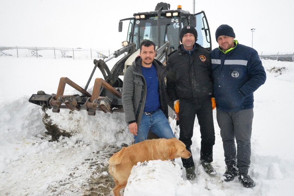 Kar yağışı yüzünden 2 gün boyunca mahsur kaldılar 