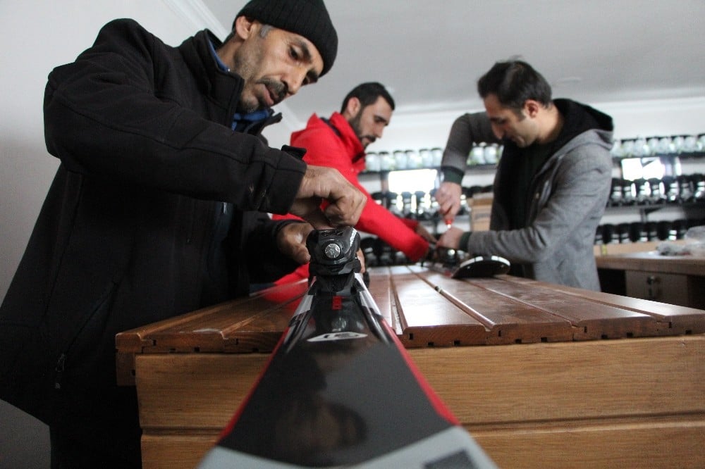 Kar yağışının geç geldiği Elazığ’da kayak merkezi sezona hazırlanıyor 