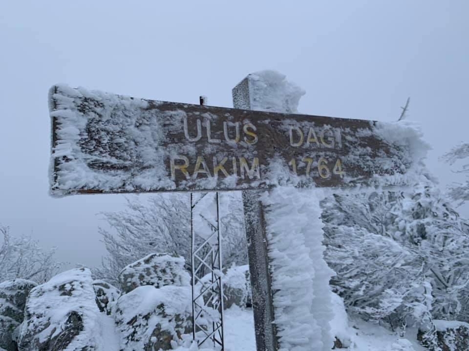 Kar yağmadı, vatandaşlar Ulus Dağı’na akın etti 