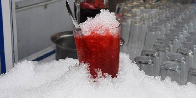 Kar yemek: Uzmanı uyardı, kar ve kar helvası yemek sağlığa zararlı