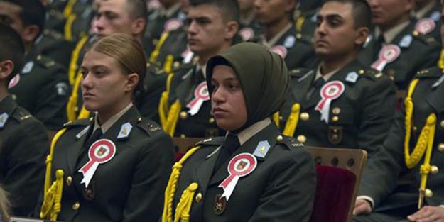 Kara Harp Okulu tarihinin ilk 'başörtülü öğrencisi'