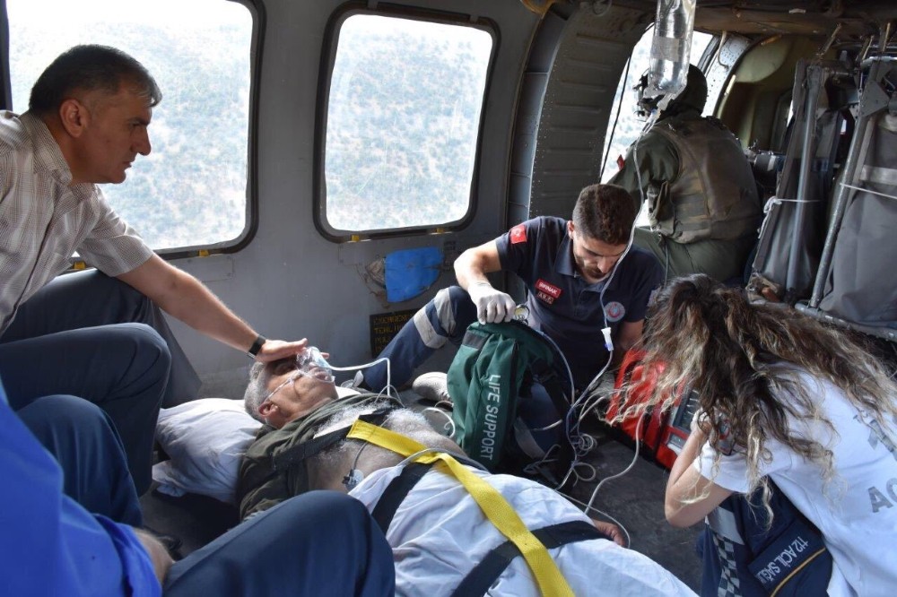 Kara Kuvvetleri 4 hastayı helikopterle nakletti 