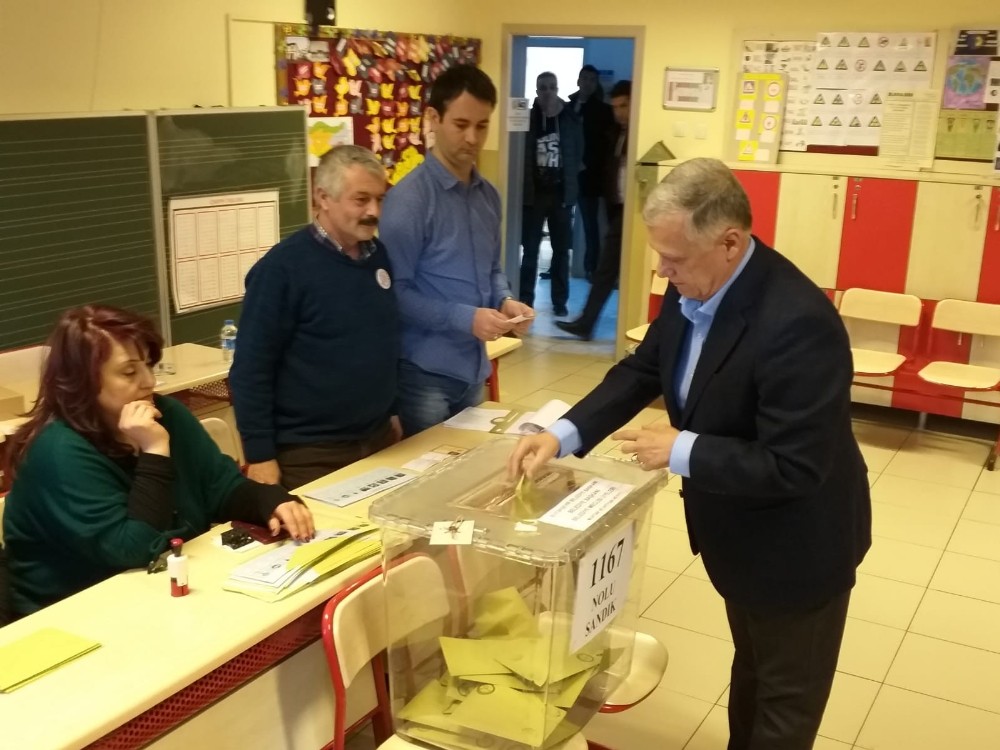 Kara ve Deniz Kuvvet Komutanları oylarını kullandı 