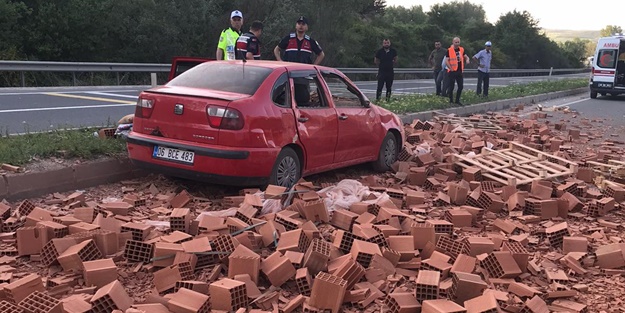 Kara yolunda üzerine tuğla düşen araçtaki 3 kişi yaralandı