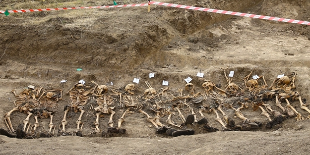 Karabağ Savaşı’nda Ermenilerce katledilen Azerbaycan askerlerine ait toplu mezar bulundu