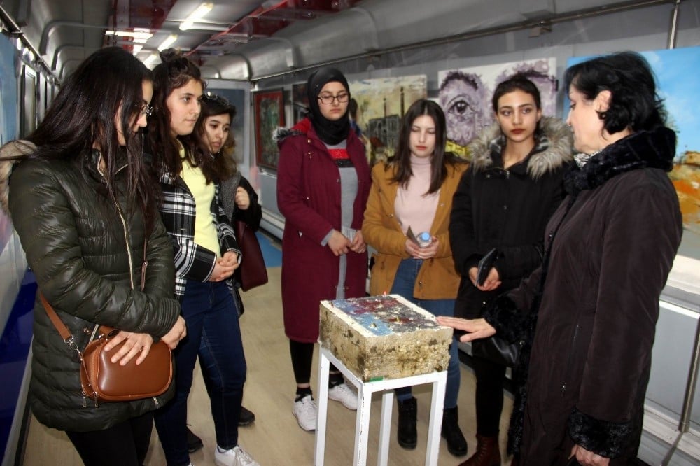 ’Karabağ’da Talan var, Hocalı’da Soykırım’ sergi vagonu Kayseri’de 
