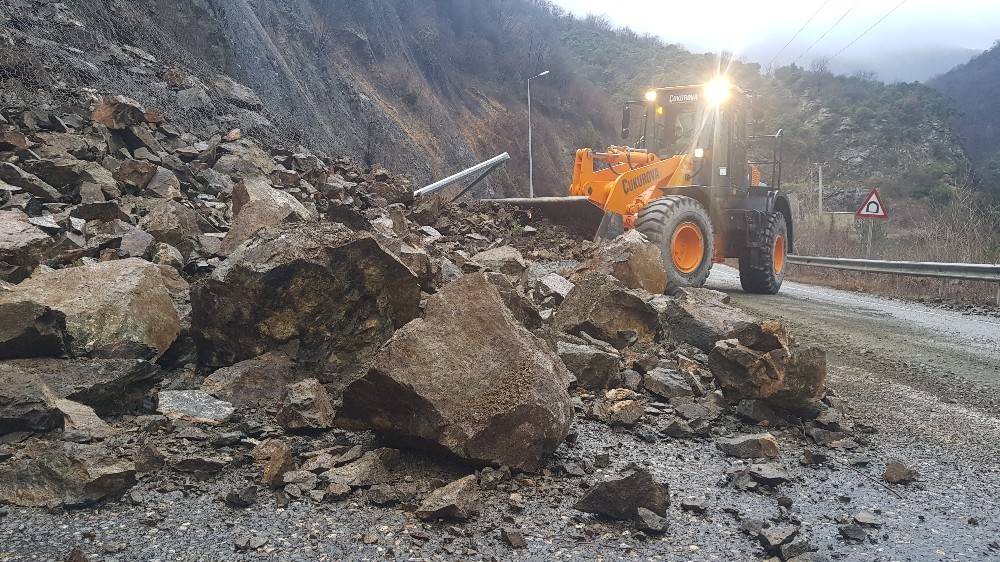 Karabük - Zonguldak karayolunda heyelan 