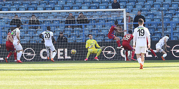 Karabük evinde yıkıldı! Akhisar coştu...
