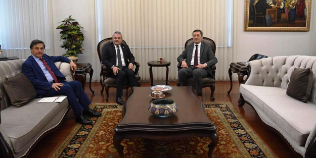 Karabük milletvekilleri Bakan Selçuk'u ziyaret etti