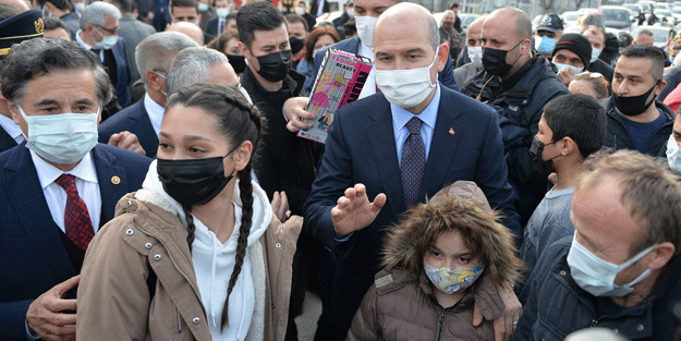 Karabük'e gelen Bakan Soylu'ya vatandaştan anlamlı hediye