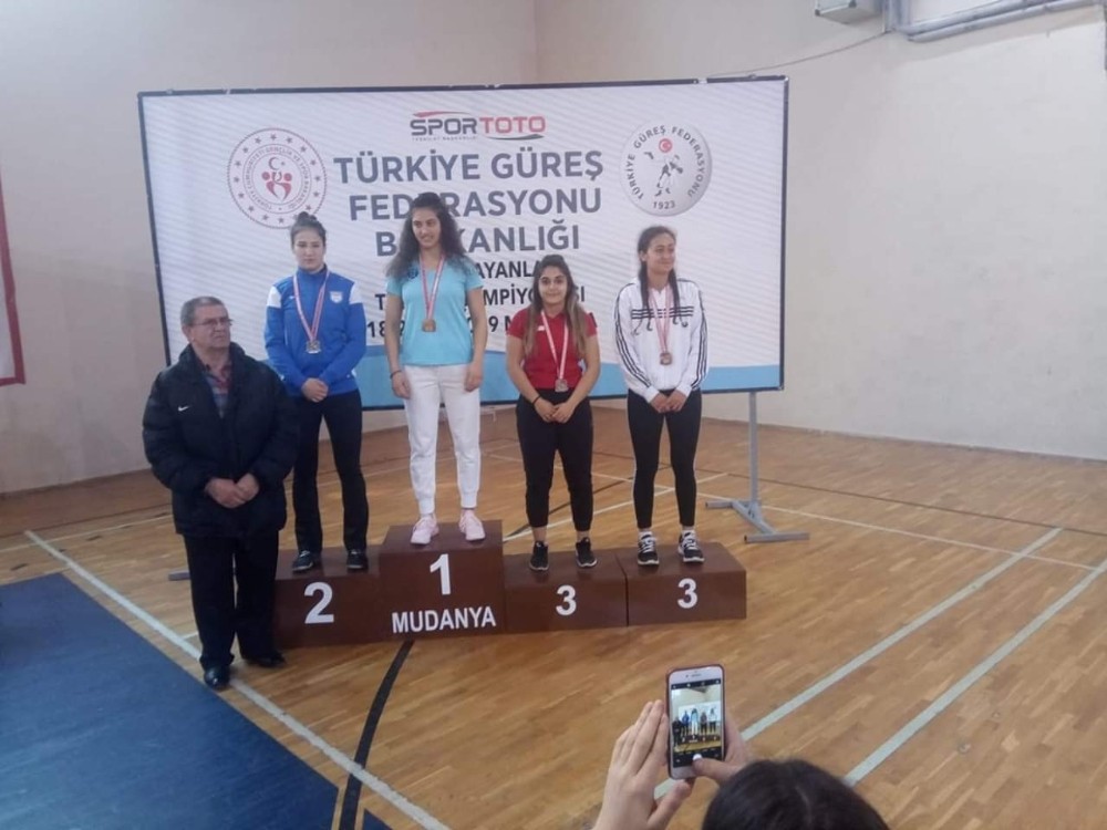 Karabüklü güreşçi Türkiye 3.sü oldu 