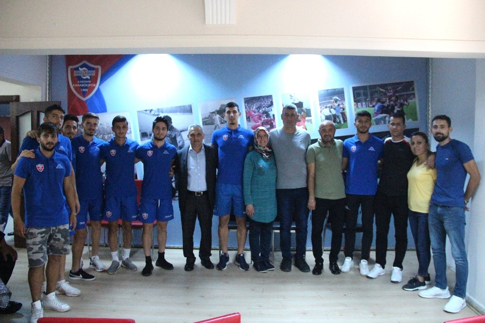 Karabükspor’da 8 alt yapı oyuncusu profesyonel oldu 