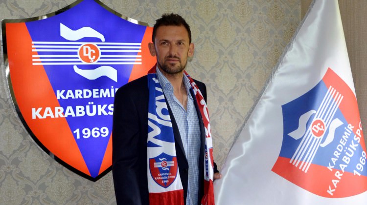 Karabükspor'da Anthony Popovic imzayı attı