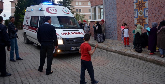 Karabük'te 15 yaşındaki liseli kız 3'üncü kattan atladı