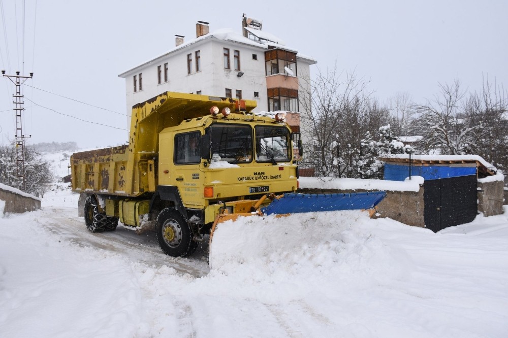 Karabük’te 44 kapalı köy yolu için çalışmalar aralıksız sürüyor 