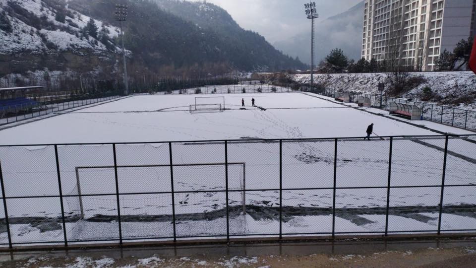 Karabük’te amatör lig maçlarına kar engeli 