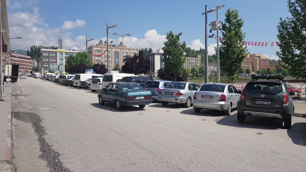 Karabük’te araç park etme yasağı kaldırıldı 