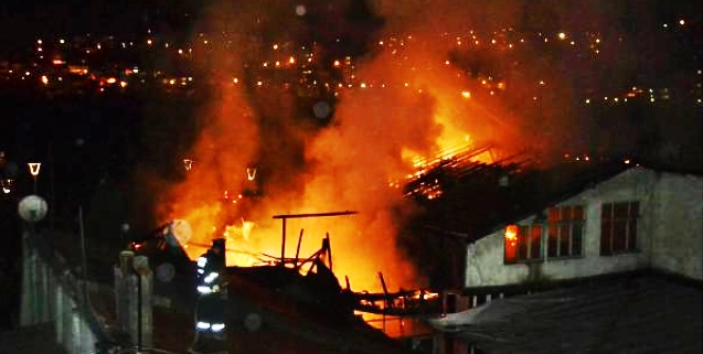 Karabük'te bazı binalar yandı!