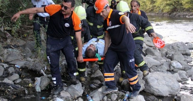 Karabük’te çaya düşen alkollü adamı itfaiye ve AFAD ekipleri kurtardı