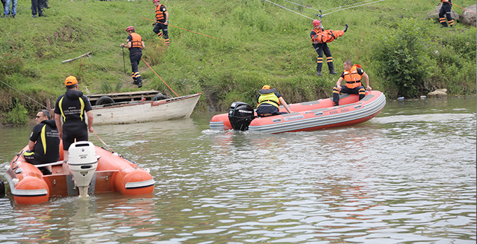 Karabük'te çaya düşen Yılmaz'ı itfaiye ve AFAD ekipleri kurtardı