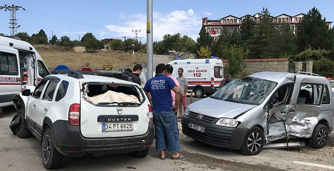Karabük’te çifte kaza: 15 yaralı