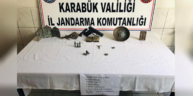 Karabük'te durdurulan otomobilden tarihi eser çıktı