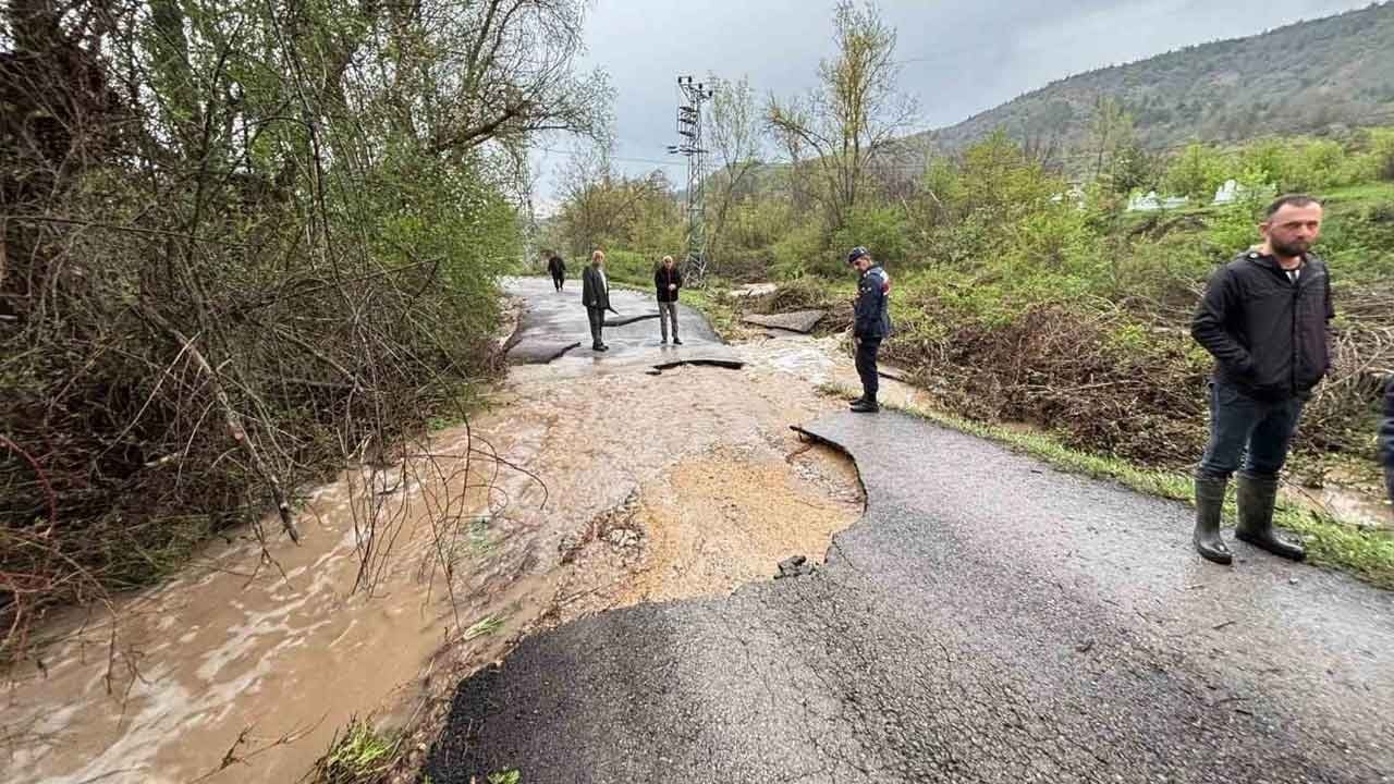Karabük'te gök delindi, sağanak ve dolu hayatı felç etti!