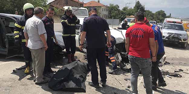 Karabük'te iki otomobil çarpıştı: 1 ölü, 7 yaralı