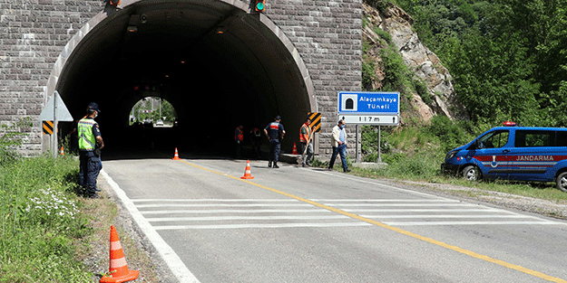Karabük'te iki otomobil çarpıştı! 1 ölü, 7 yaralı