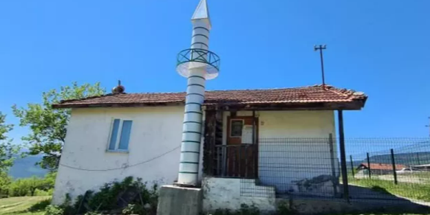 Karabük'te ilginç minare! Atık varillerden yapıldı!
