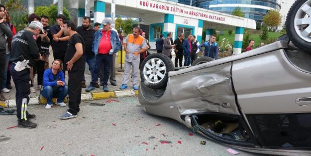 Karabük'te kavşakta 3 araçlı zincirleme kaza!