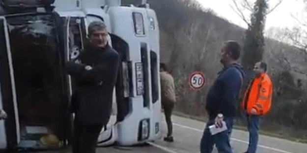Karabük'te kontrolden çıkan tır devrildi