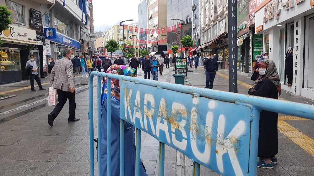 Karabük’te maskesiz sokağa çıkanlara 3 bin 180 TL ceza 