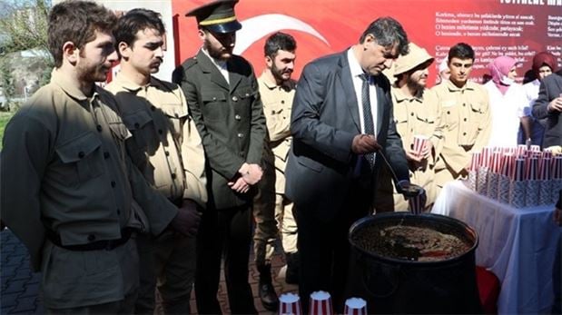 Karabük'te öğrencilere hoşaf ve tahıllı ekmek