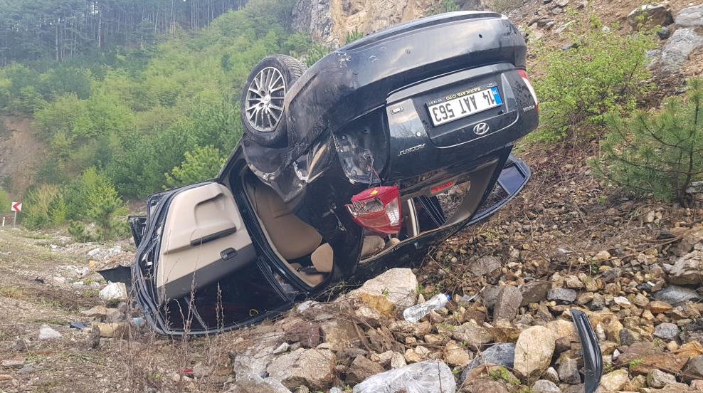 Karabük'te otomobil takla attı: 3 yaralı