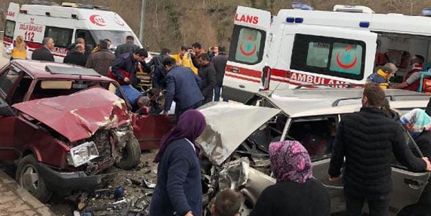 Karabük'te otomobiller kafa kafaya çarpıştı: 6 yaralı